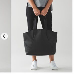 Lululemon All Day tote